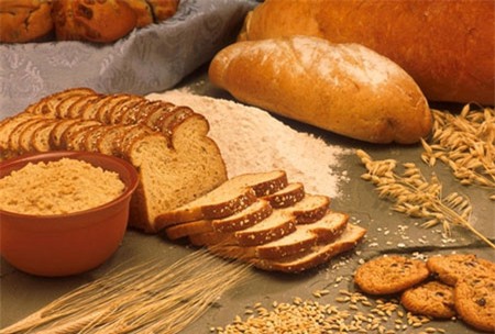 Người bị tim mạch không nên ăn nhiều bánh mì