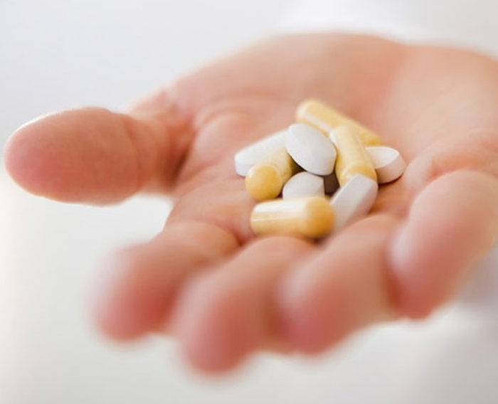 Uống thuốc nhóm steroid có giúp giảm đau do thoát vị đĩa đệm không